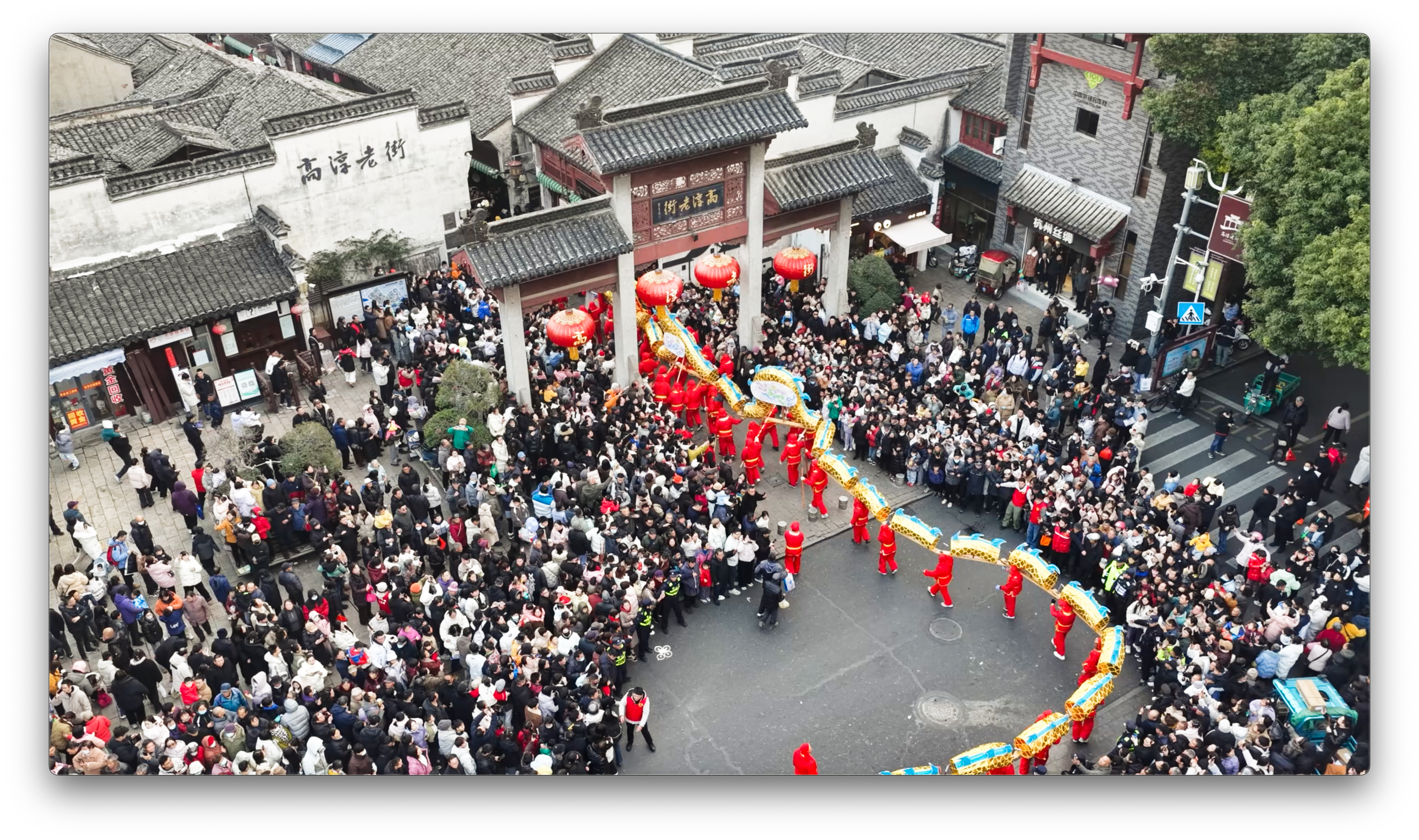 ���չ٣��ߴ��Ͻַ���ʢ�����������һ����ζ������